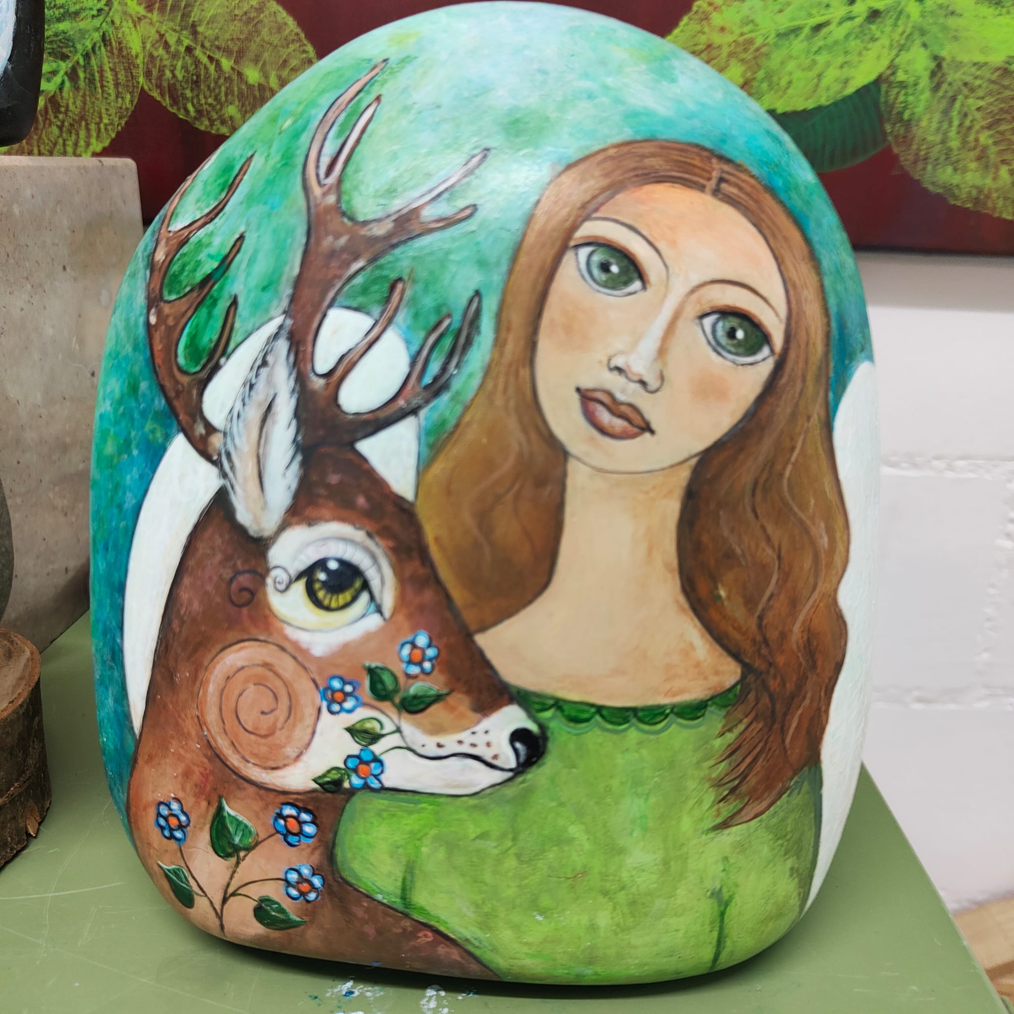 ENGEL MIT REH - Acryl, lackiert auf Stein, Fr. 300